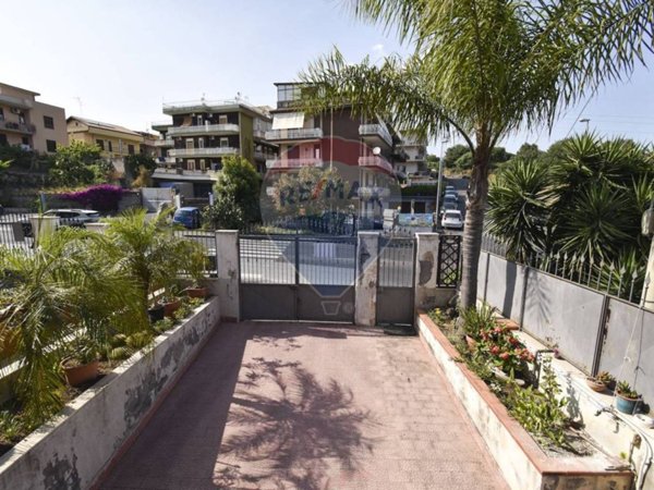 casa semindipendente in vendita a Gravina di Catania in zona Coviello