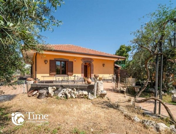 casa indipendente in vendita a Gravina di Catania