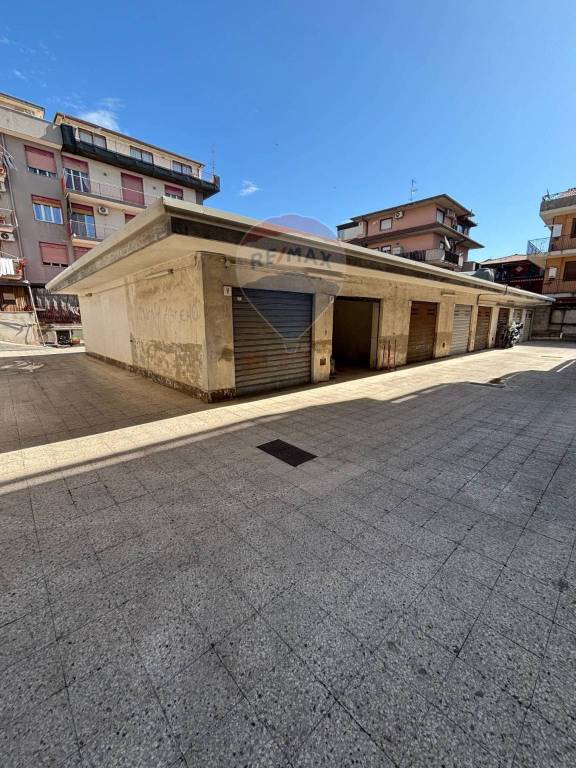 locale di sgombero in vendita a Gravina di Catania
