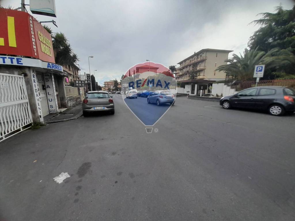 negozio in vendita a Gravina di Catania