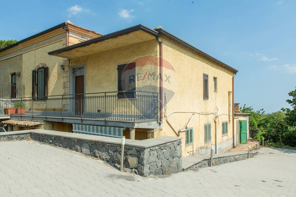 casa indipendente in vendita a Gravina di Catania