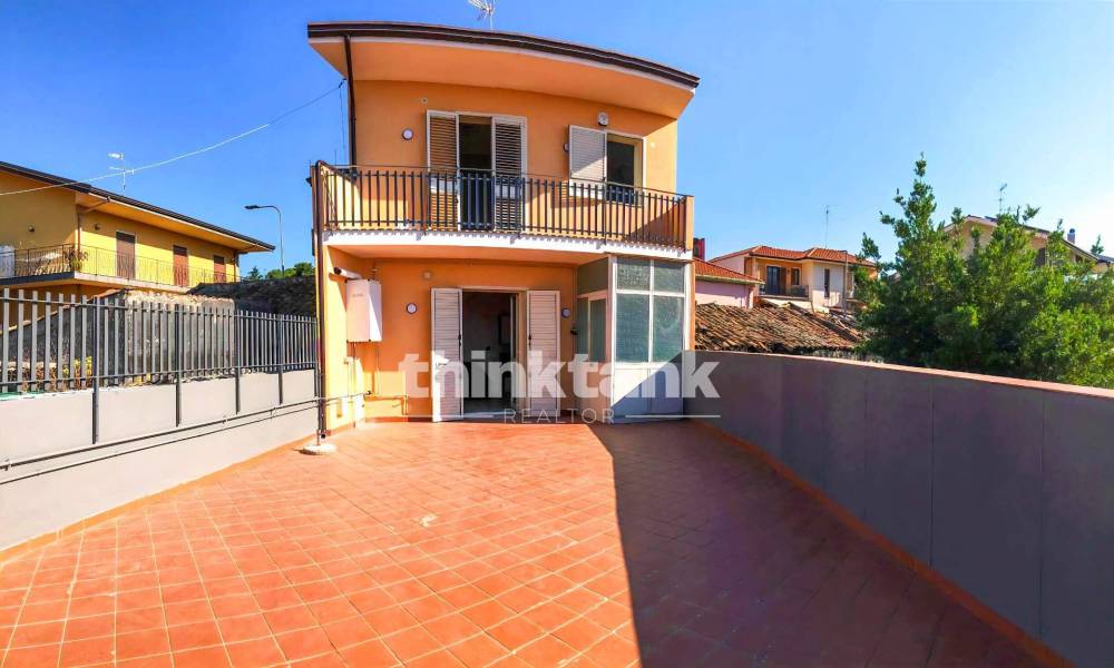 casa indipendente in vendita a Gravina di Catania