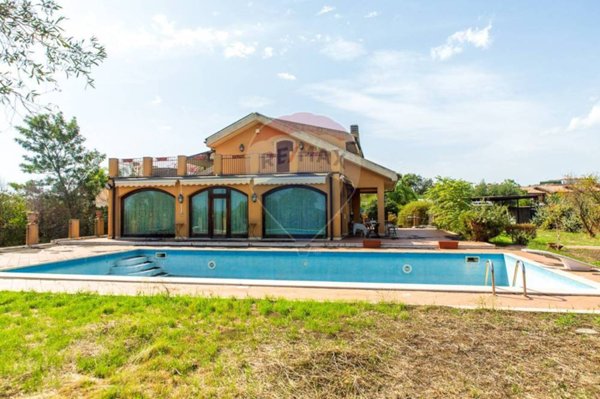 casa indipendente in vendita a Gravina di Catania