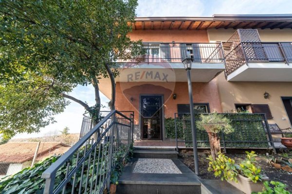 casa indipendente in vendita a Gravina di Catania