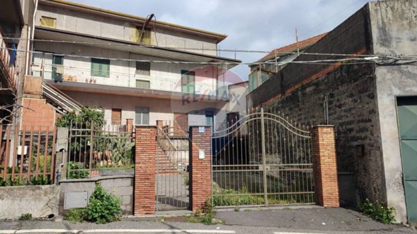 casa indipendente in vendita a Gravina di Catania