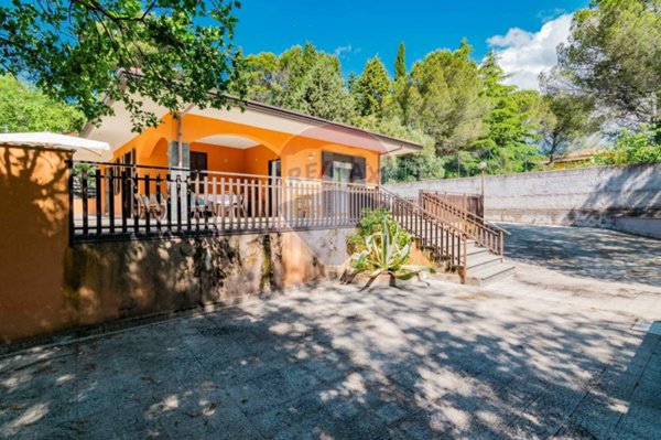 casa indipendente in vendita a Gravina di Catania
