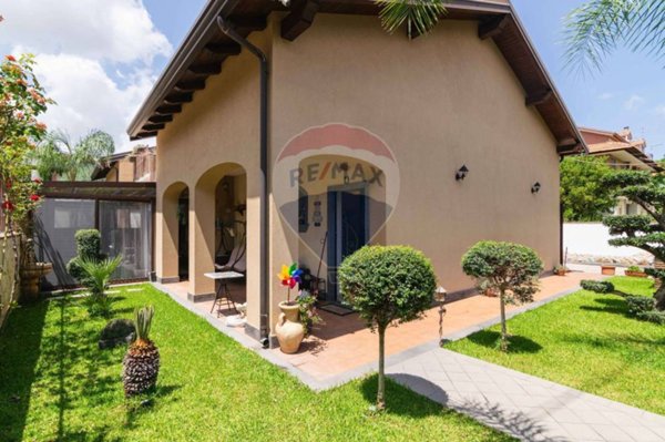 casa indipendente in vendita a Gravina di Catania