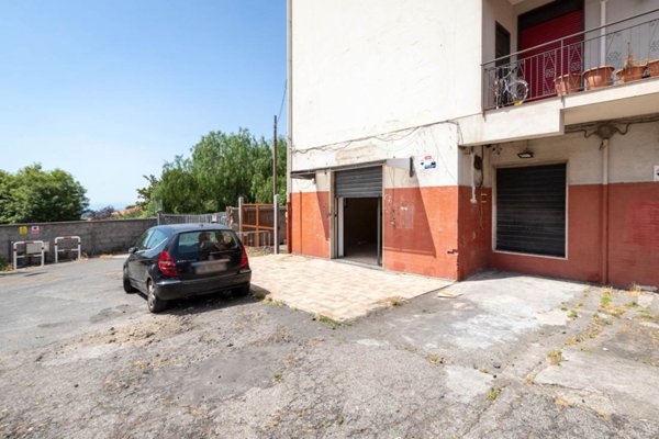 negozio in vendita a Gravina di Catania