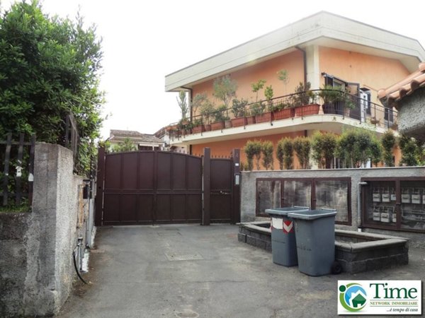 locale commerciale in vendita a Gravina di Catania