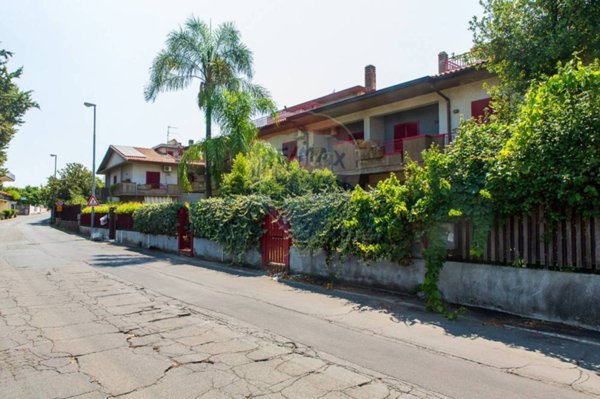 casa indipendente in vendita a Gravina di Catania