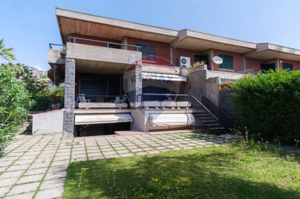 casa indipendente in vendita a Gravina di Catania