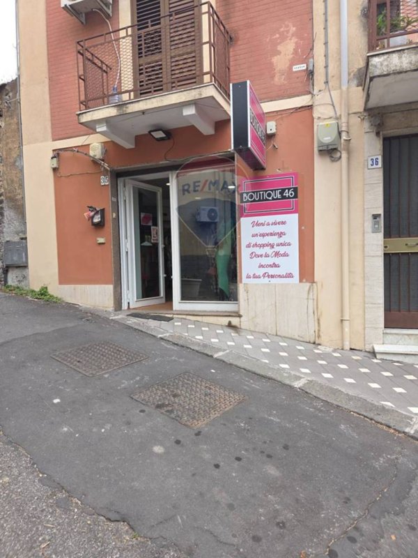 negozio in vendita a Gravina di Catania