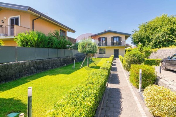 casa indipendente in vendita a Gravina di Catania