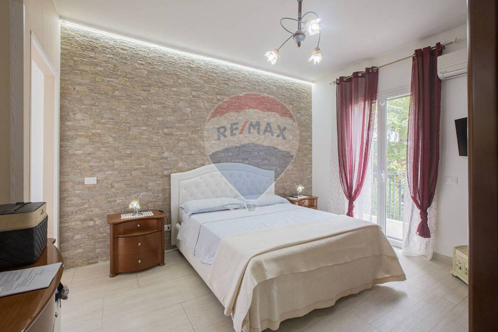 casa indipendente in vendita a Gravina di Catania