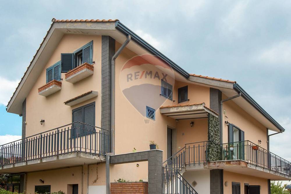 casa indipendente in vendita a Gravina di Catania