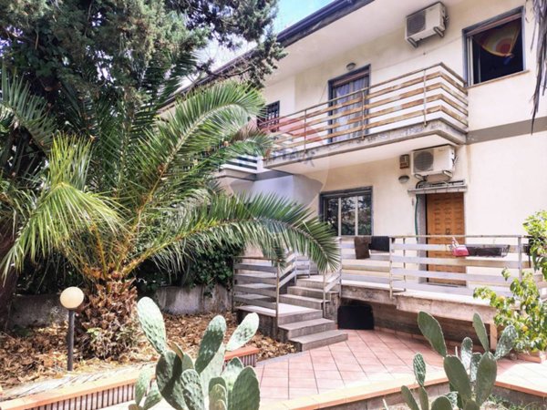 casa indipendente in vendita a Gravina di Catania