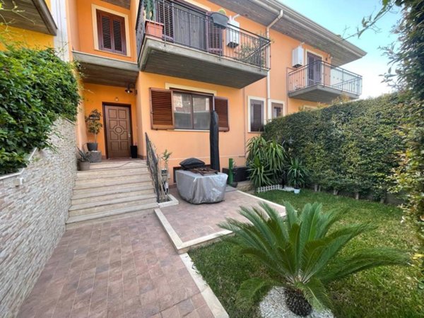 casa indipendente in vendita a Gravina di Catania