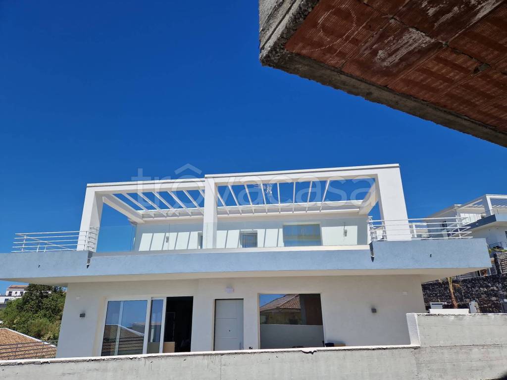 casa indipendente in vendita a Gravina di Catania