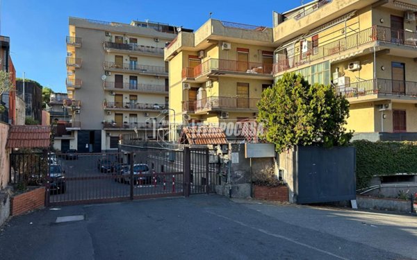 locale di sgombero in vendita a Gravina di Catania