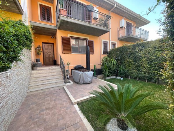 casa indipendente in vendita a Gravina di Catania