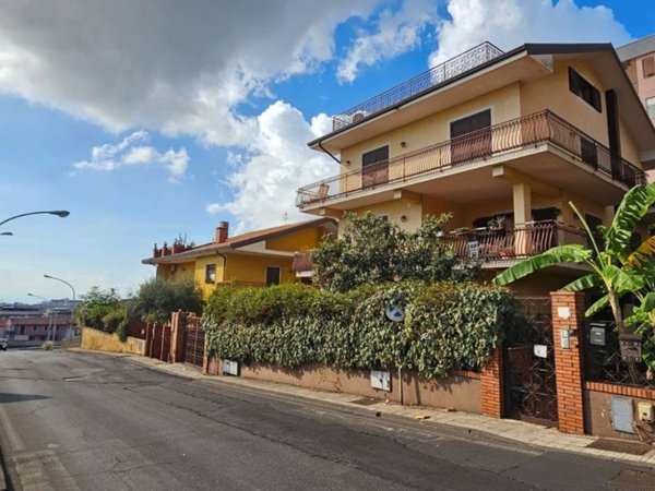 appartamento in vendita a Gravina di Catania