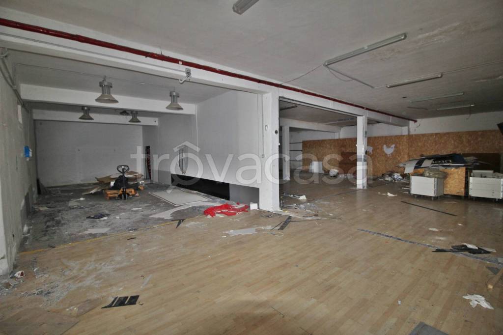 negozio in vendita a Gravina di Catania