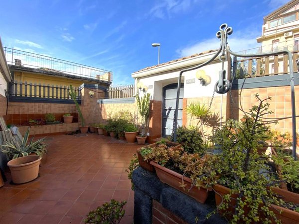 casa indipendente in vendita a Gravina di Catania