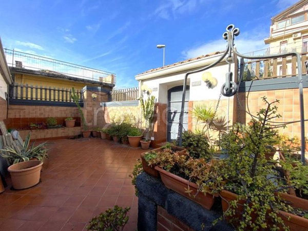casa indipendente in vendita a Gravina di Catania