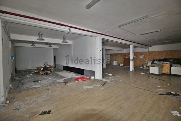 locale di sgombero in vendita a Gravina di Catania