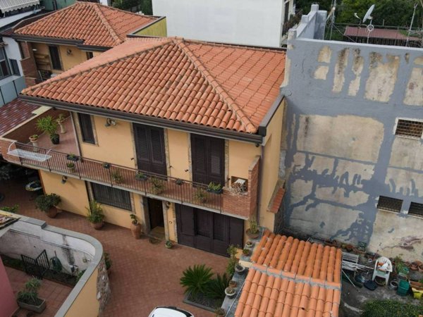 casa indipendente in vendita a Gravina di Catania