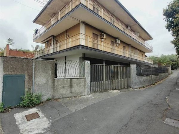 casa indipendente in vendita a Gravina di Catania