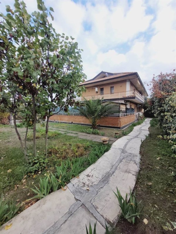 casa indipendente in vendita a Gravina di Catania