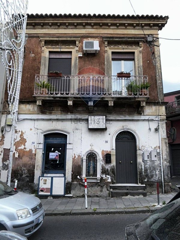 locale commerciale in vendita a Gravina di Catania