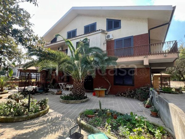 casa indipendente in vendita a Gravina di Catania