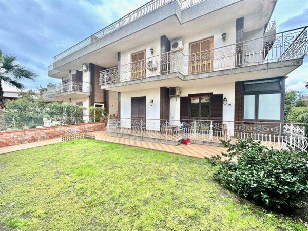 casa indipendente in vendita a Gravina di Catania