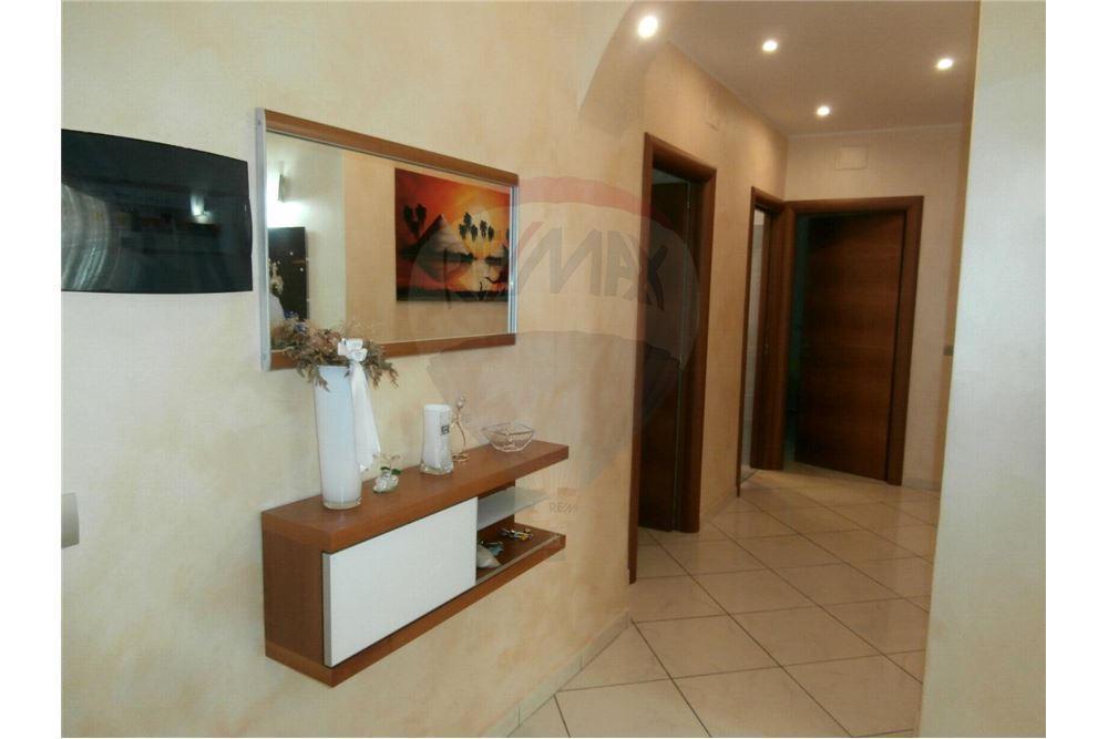 appartamento in vendita a Gravina di Catania in zona Fasano