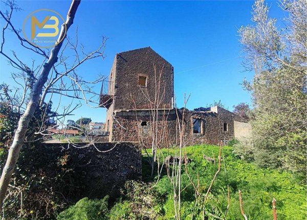 pentavano in vendita a Gravina di Catania in zona San Paolo