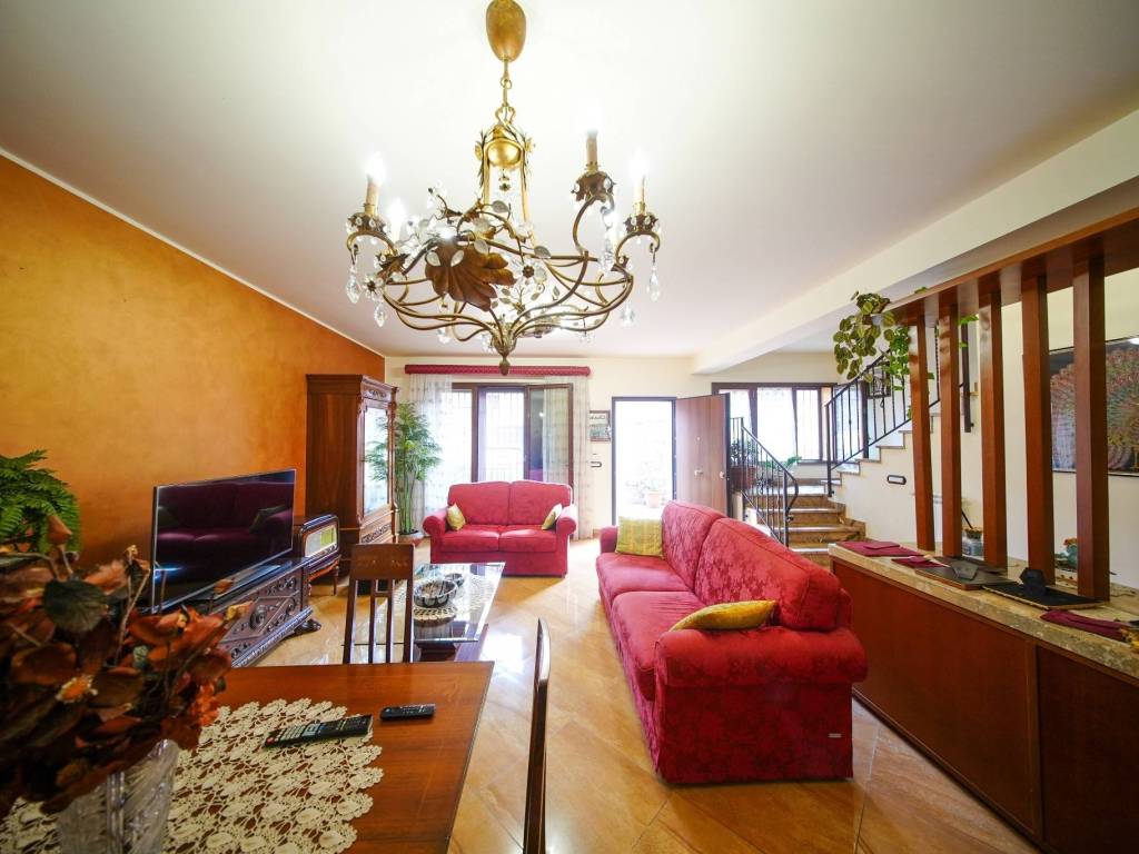 casa indipendente in vendita a Gravina di Catania