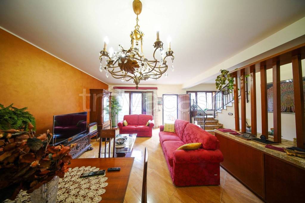 casa indipendente in vendita a Gravina di Catania