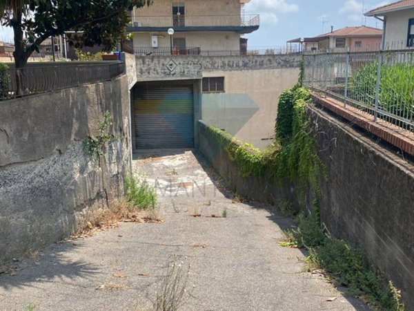 locale commerciale in vendita a Gravina di Catania