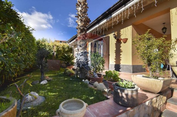 casa indipendente in vendita a Gravina di Catania