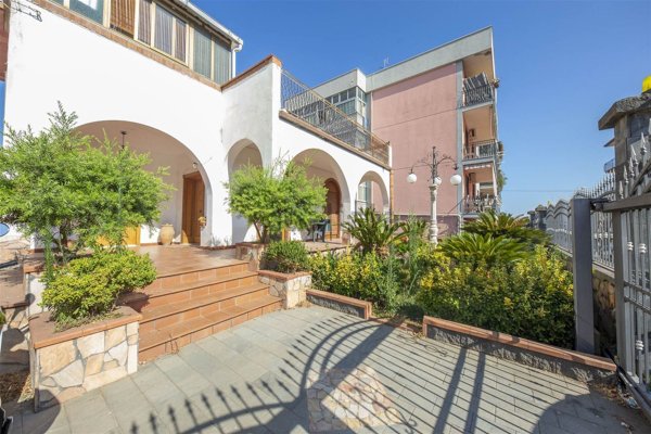 casa indipendente in vendita a Gravina di Catania