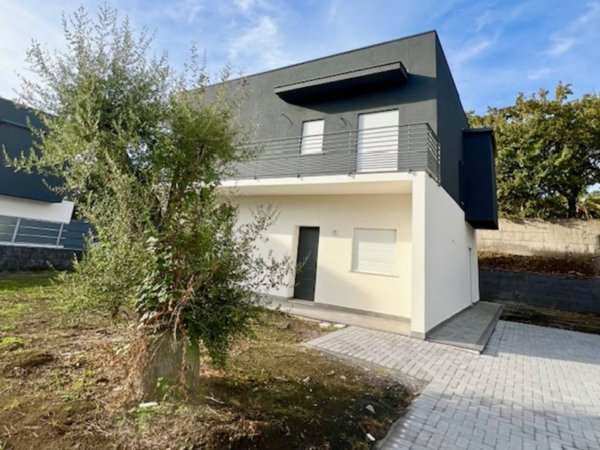casa indipendente in vendita a Gravina di Catania