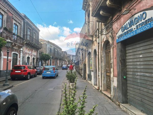 negozio in vendita a Gravina di Catania