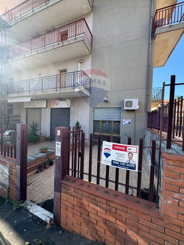locale commerciale in vendita a Gravina di Catania