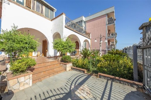 casa indipendente in vendita a Gravina di Catania