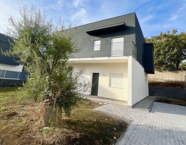 casa indipendente in vendita a Gravina di Catania