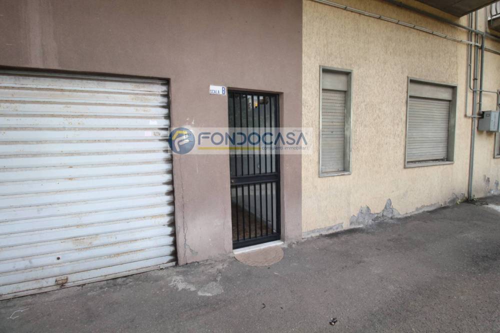 locale commerciale in vendita a Gravina di Catania