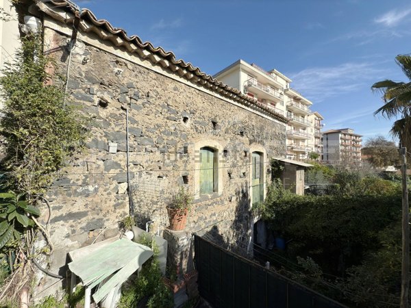 casa indipendente in vendita a Gravina di Catania