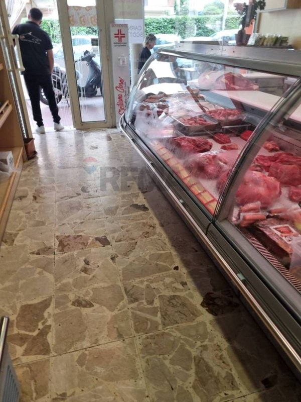 negozio in vendita a Gravina di Catania